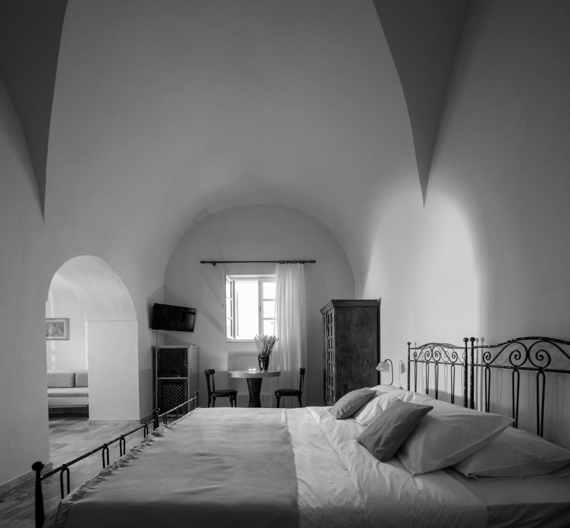 ホテル Ikio Concept Santorini Pýrgos エクステリア 写真
